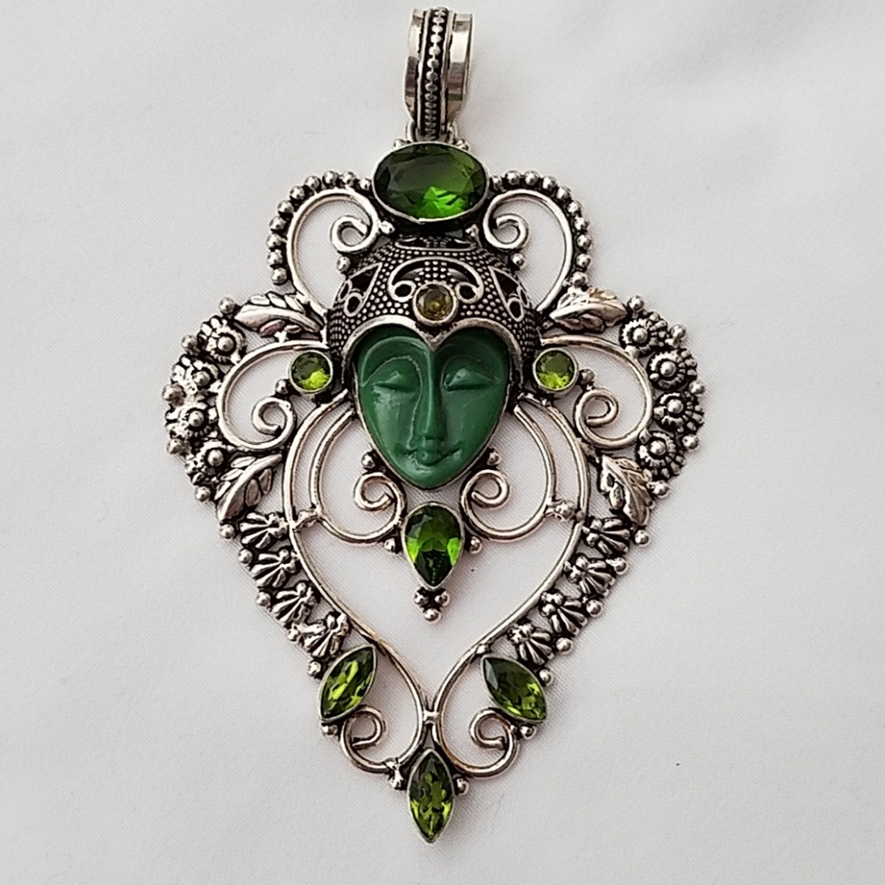 Goddess Pendant/Peridot .925